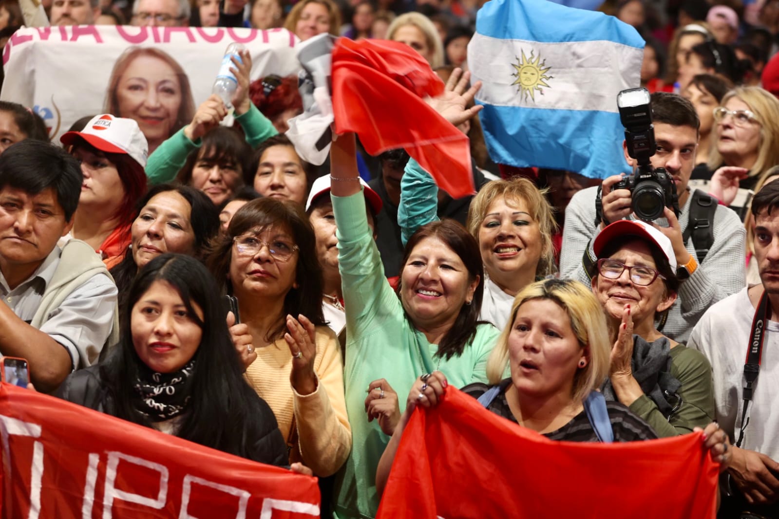 El Frente Cambia Jujuy cerró campaña en Capital con multitudinario acto en Luján